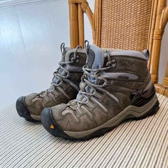 Keen Women’s Gypsum Gray Hiking Boots - Picture 1 of 7